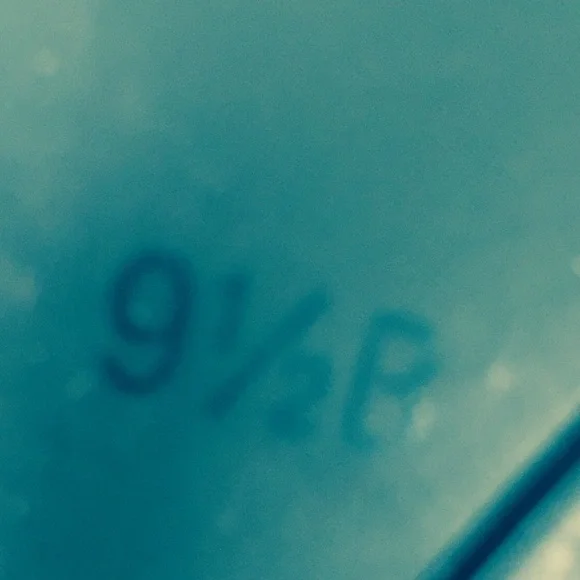 Gorgeous MATRIX hand bag and TAlBOTS sandals. - Picture 5 of 6